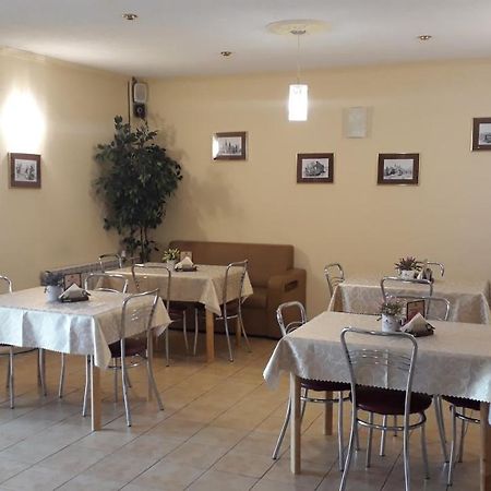 Hotel-Restauracja-Bar Rudka Ostrowiec Świętokrzyski エクステリア 写真