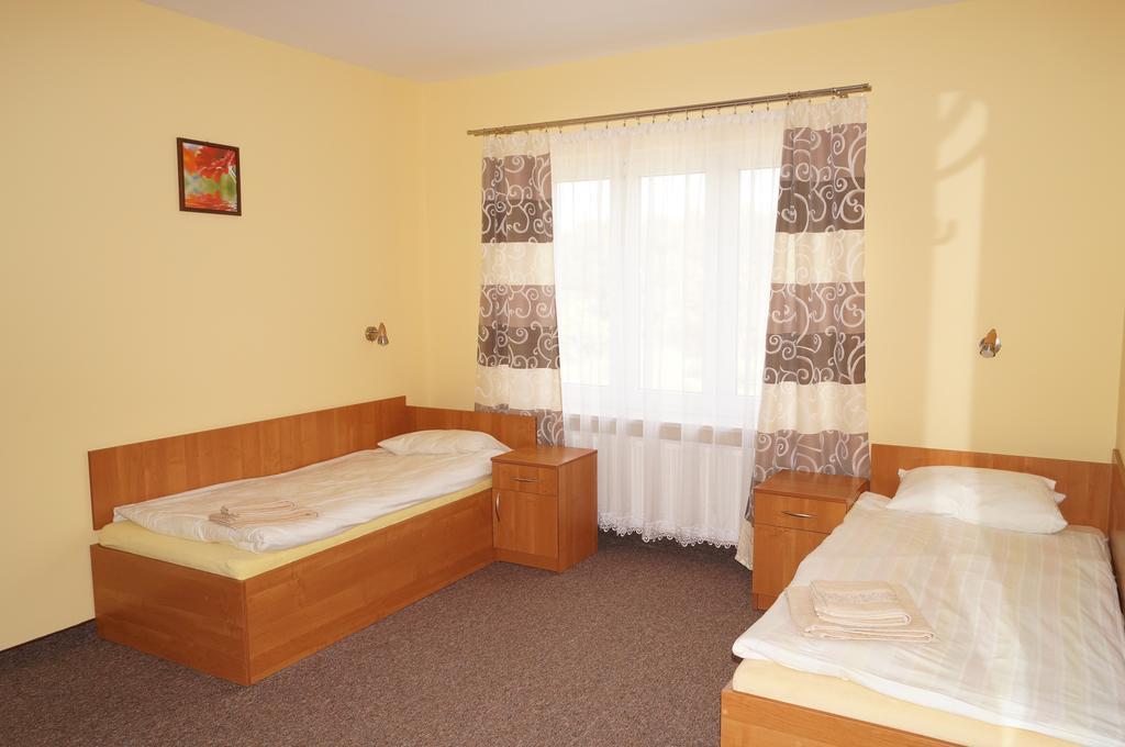 Hotel-Restauracja-Bar Rudka Ostrowiec Świętokrzyski エクステリア 写真