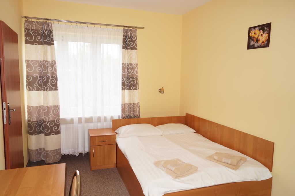 Hotel-Restauracja-Bar Rudka Ostrowiec Świętokrzyski エクステリア 写真