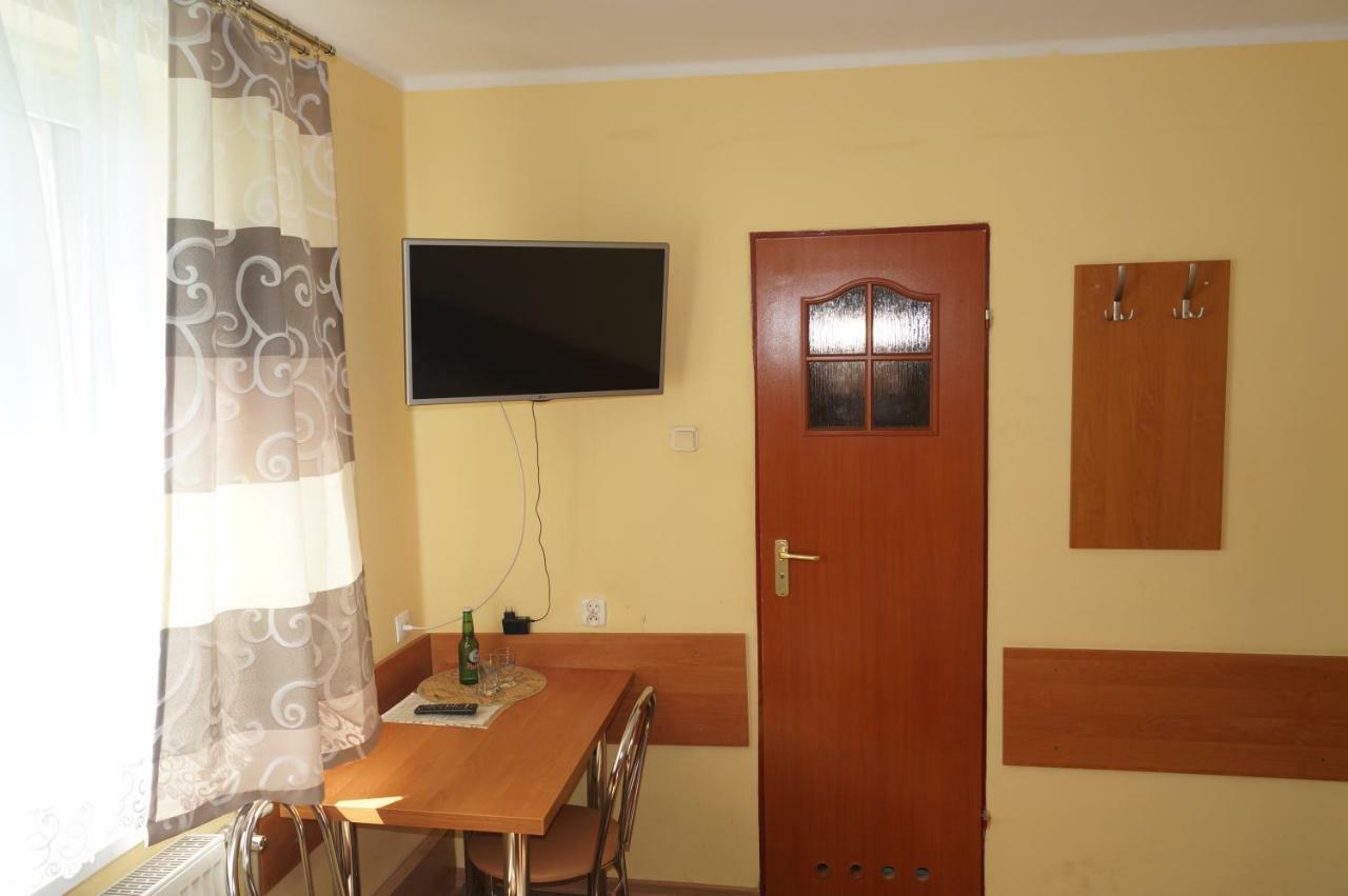 Hotel-Restauracja-Bar Rudka Ostrowiec Świętokrzyski エクステリア 写真