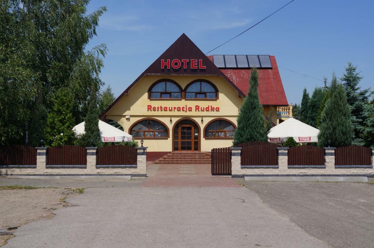 Hotel-Restauracja-Bar Rudka Ostrowiec Świętokrzyski エクステリア 写真