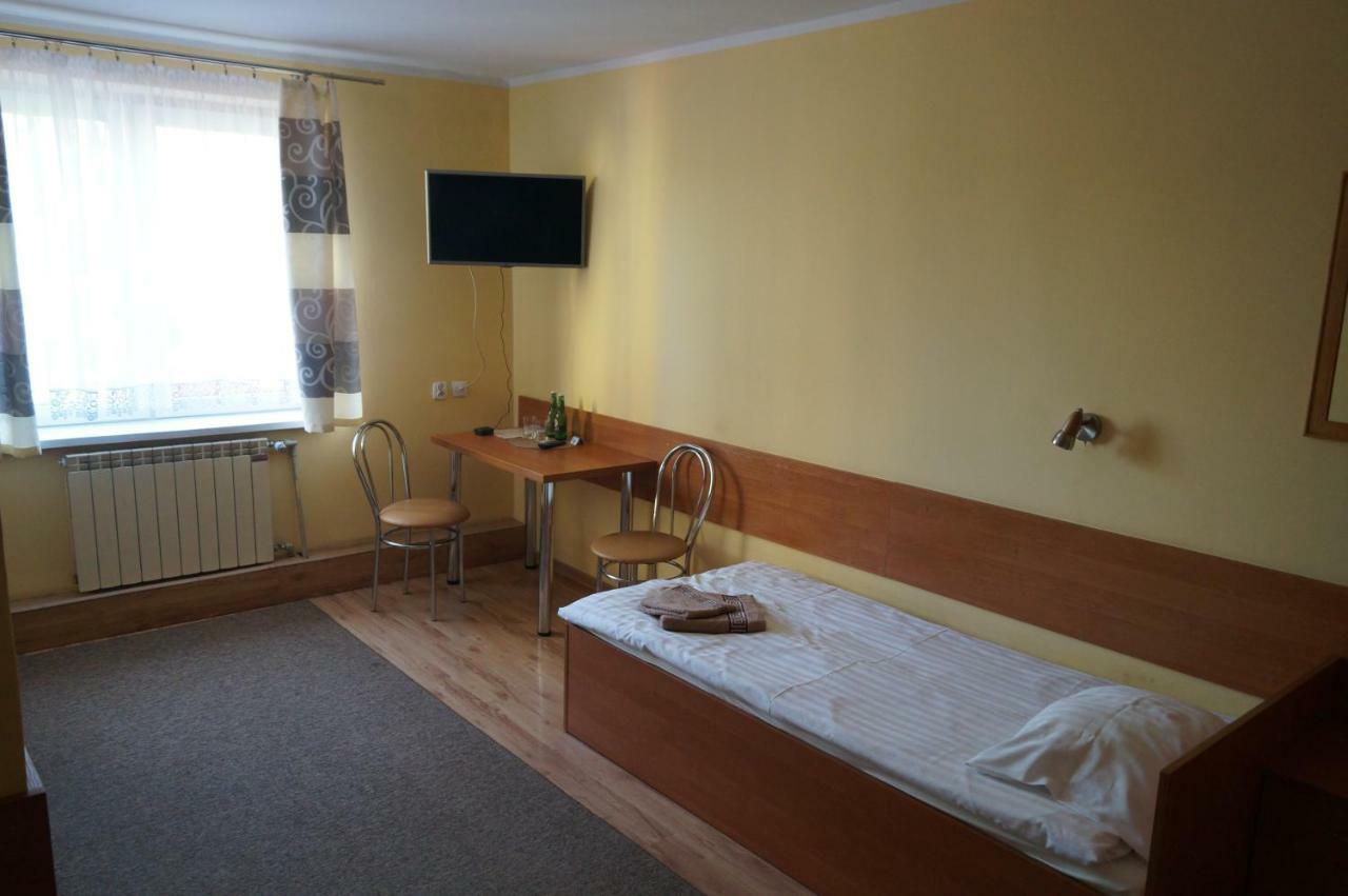 Hotel-Restauracja-Bar Rudka Ostrowiec Świętokrzyski エクステリア 写真