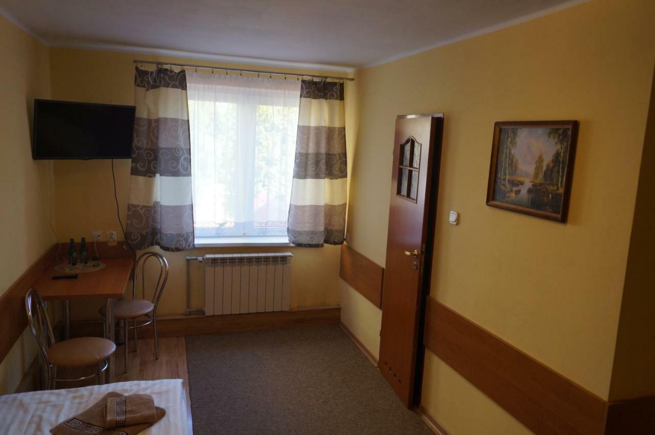 Hotel-Restauracja-Bar Rudka Ostrowiec Świętokrzyski エクステリア 写真