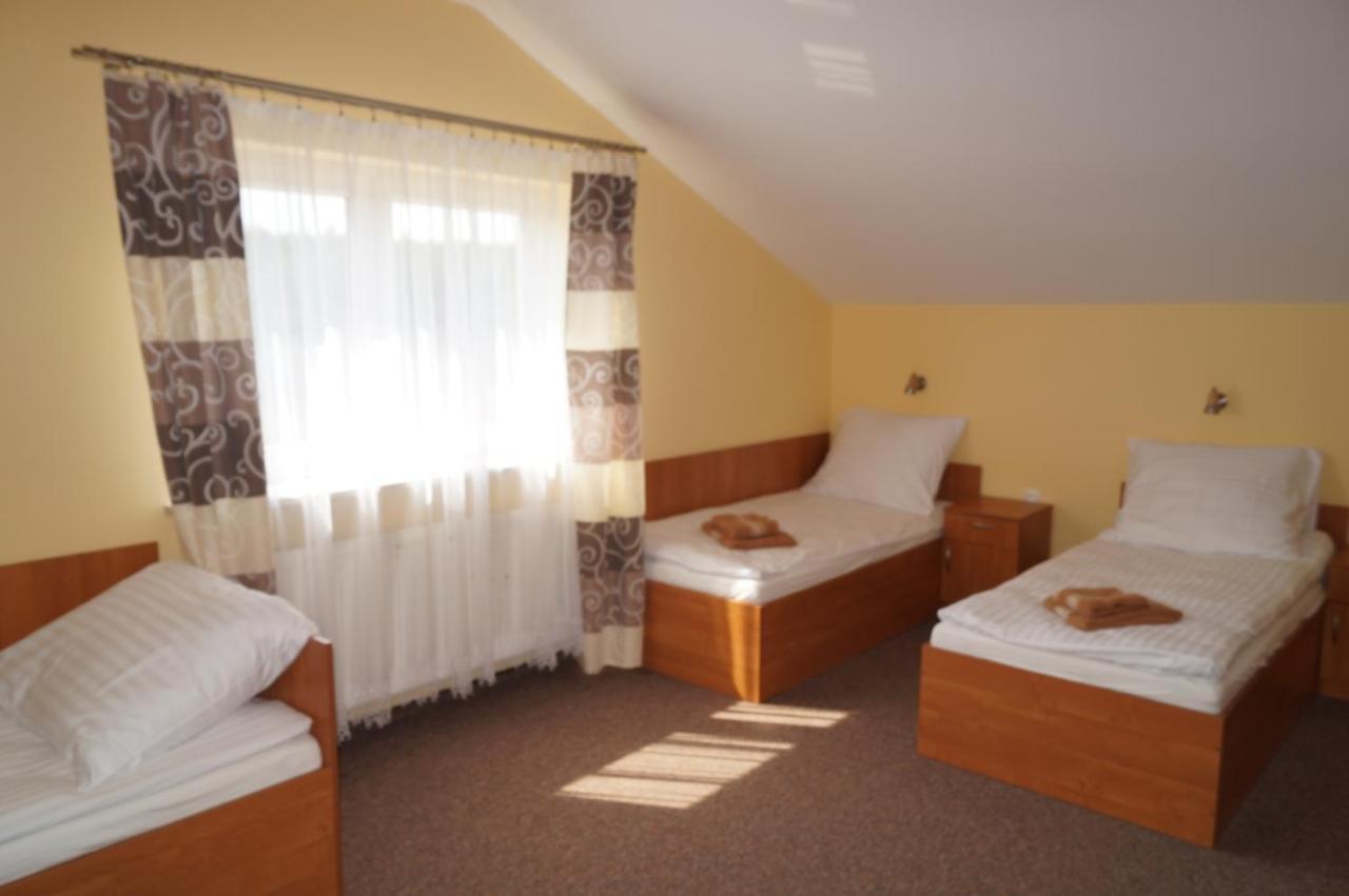 Hotel-Restauracja-Bar Rudka Ostrowiec Świętokrzyski エクステリア 写真