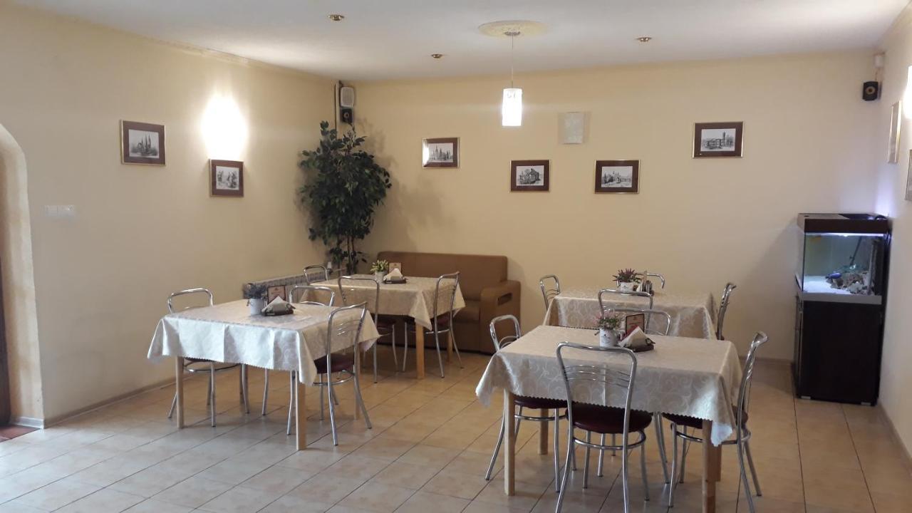 Hotel-Restauracja-Bar Rudka Ostrowiec Świętokrzyski エクステリア 写真